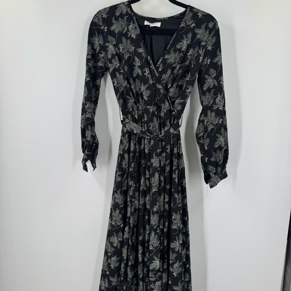 Ivy City Co Dresses & Skirts - Ivy City Co Black Floral Women's Maxi Dress Size XS